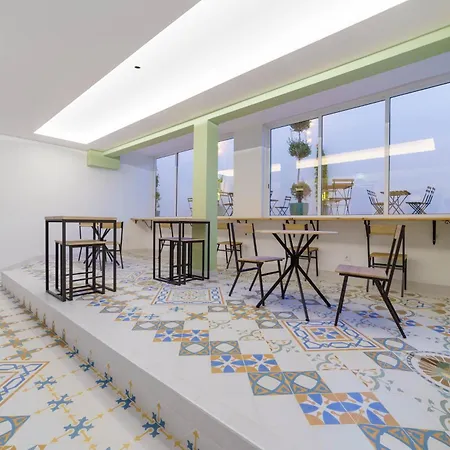 Atlantic Bliss Hostel *